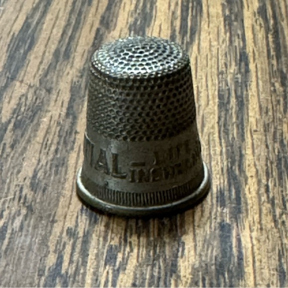 VINTAGE PRUDENTIAL THIMBLE - Picture 2 of 7